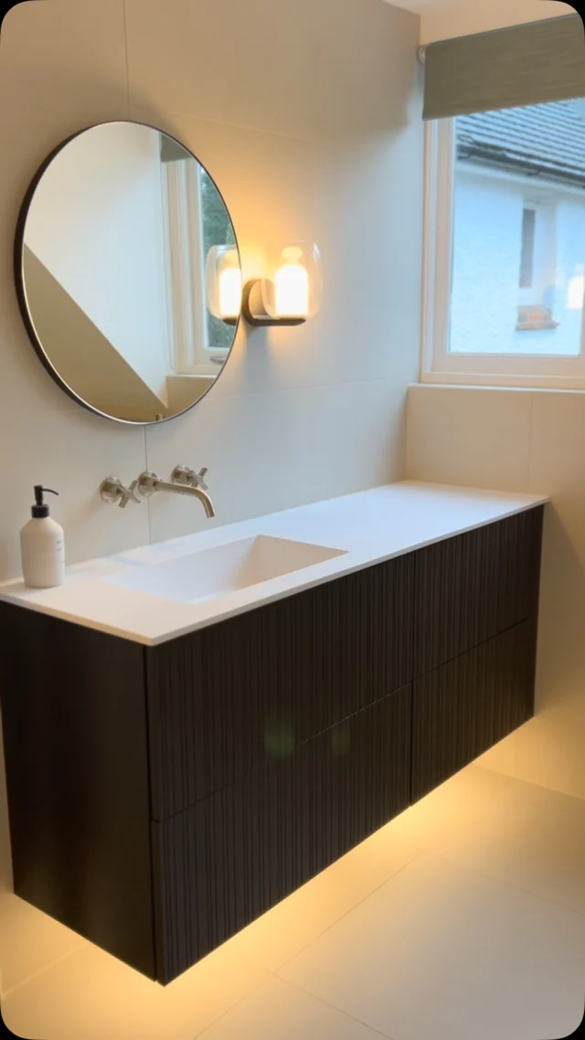 Drop a 🤍 if you love this design and supply only space, we definitely do. How gorgeous is this space! 

#bathroominstallation #bathroomfitter #bathroomreno #bathroomrenovationideas #showerfeature